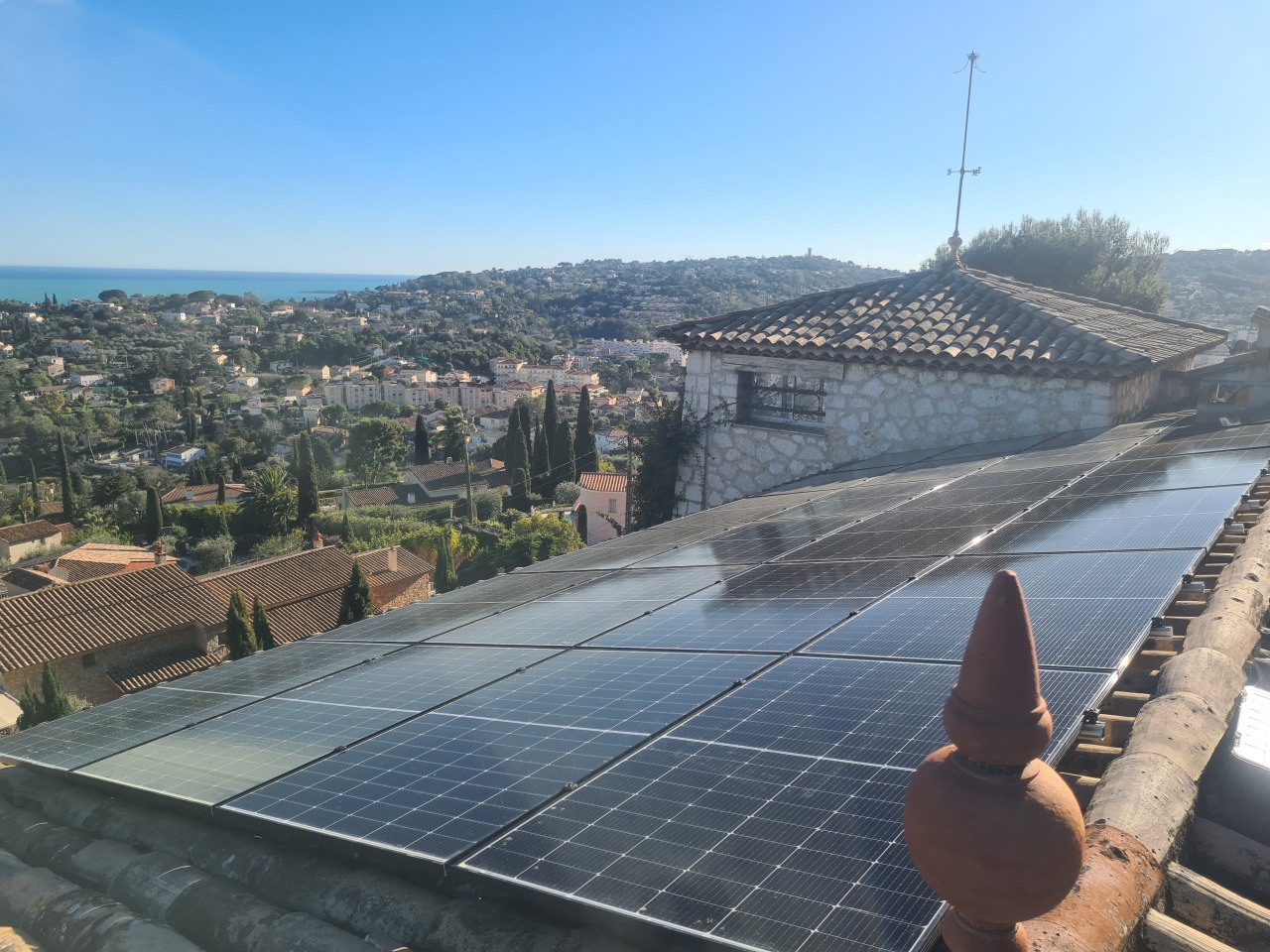 Panneaux solaires entreprise Grasse - Présentation FP Solaire